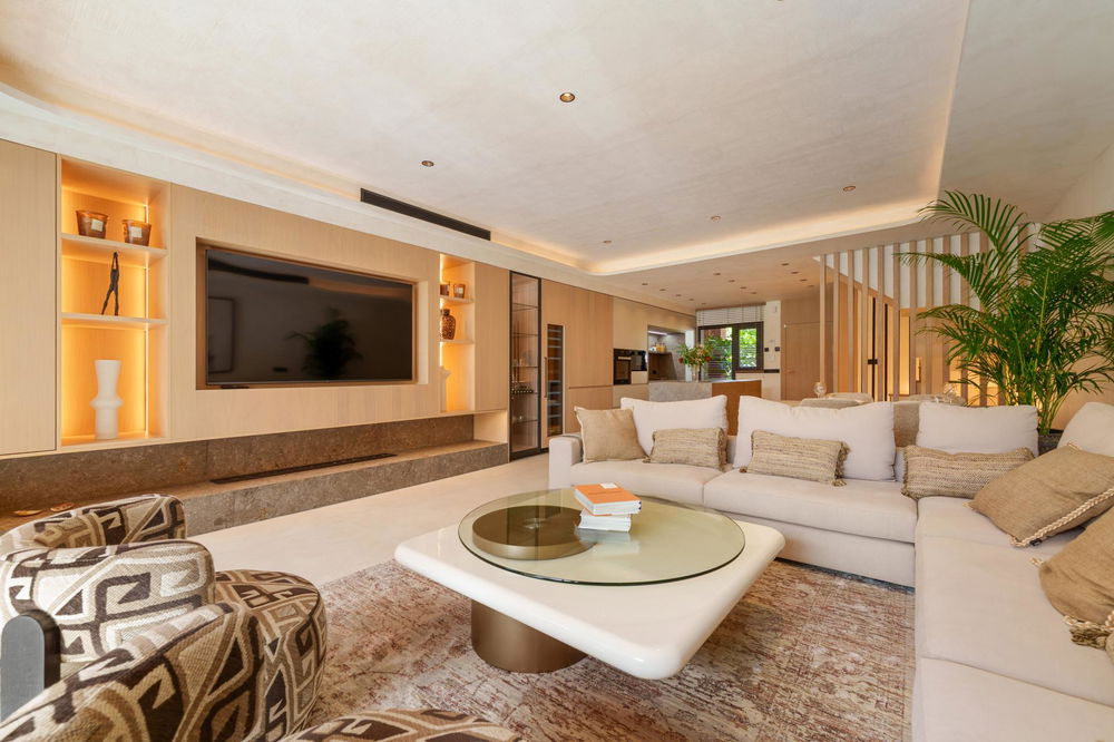 Villa in Marbella, Marbella Golden Mile – 4 bed – EUR 2.15M 216465941