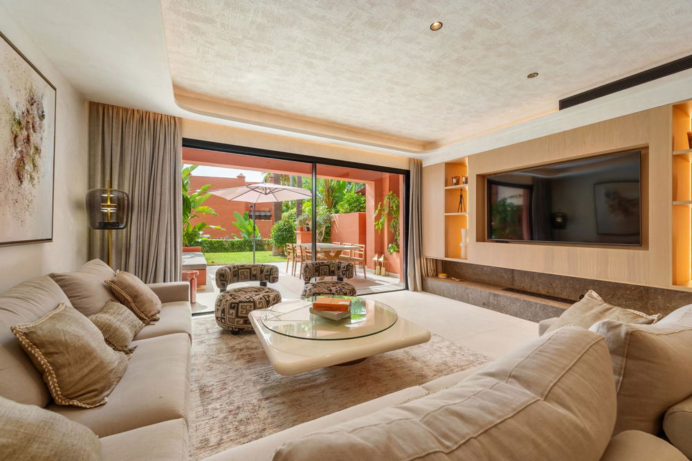 Villa in Marbella, Marbella Golden Mile – 4 bed – EUR 2.15M 216465941