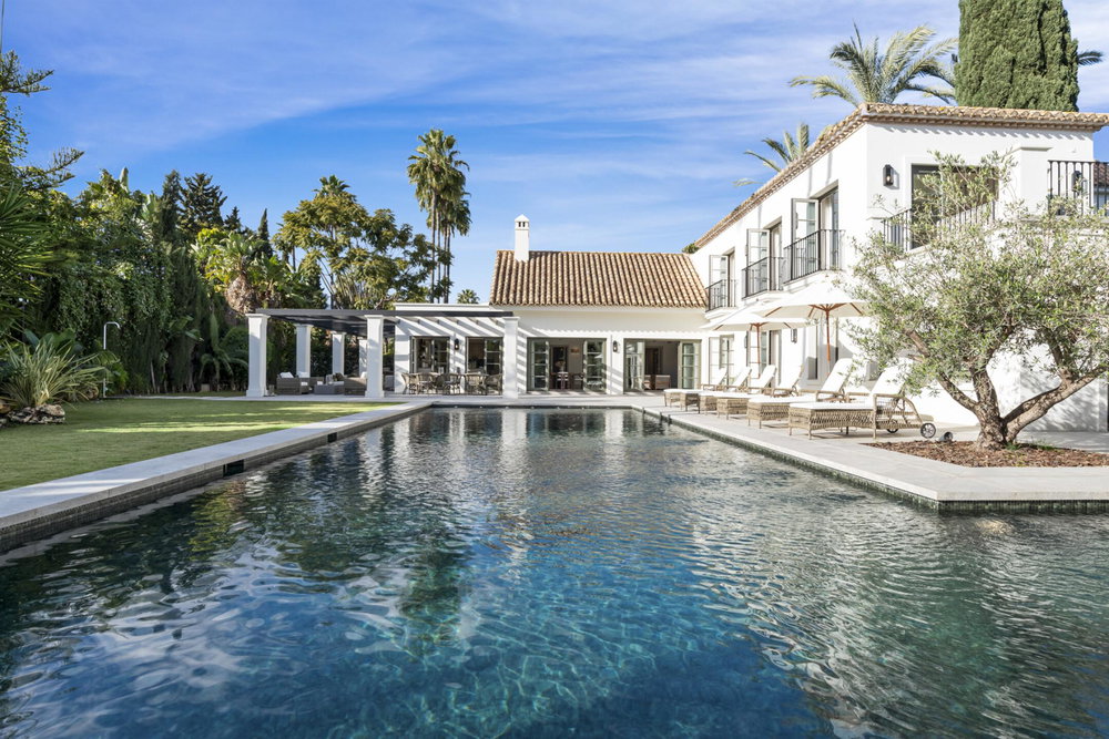 Luxury villa for sale in Nueva Andalucia, Marbella | La Hacienda 2176880395