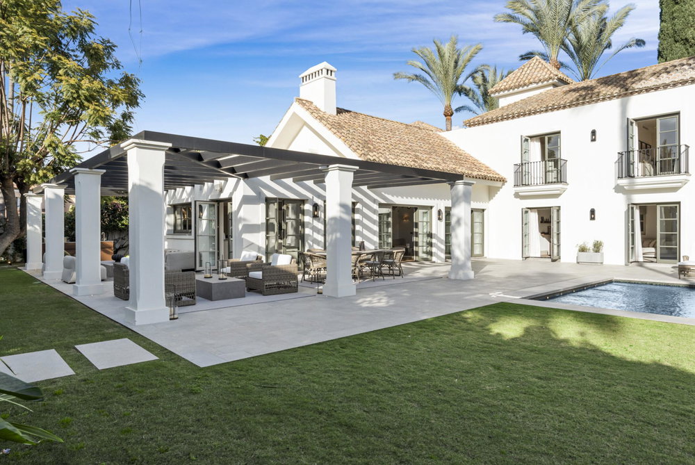 Luxury villa for sale in Nueva Andalucia, Marbella | La Hacienda 2176880395