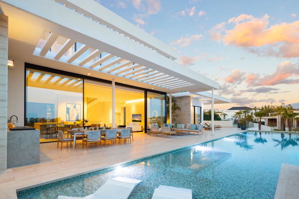 Contemporary luxury villa for sale in Los Flamingos, Benahavís – Panoramic views, private spa and high-end design 2180718098