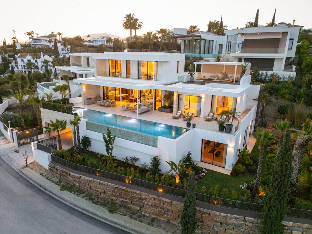 Contemporary luxury villa for sale in Los Flamingos, Benahavís – Panoramic views, private spa and high-end design 2180718098
