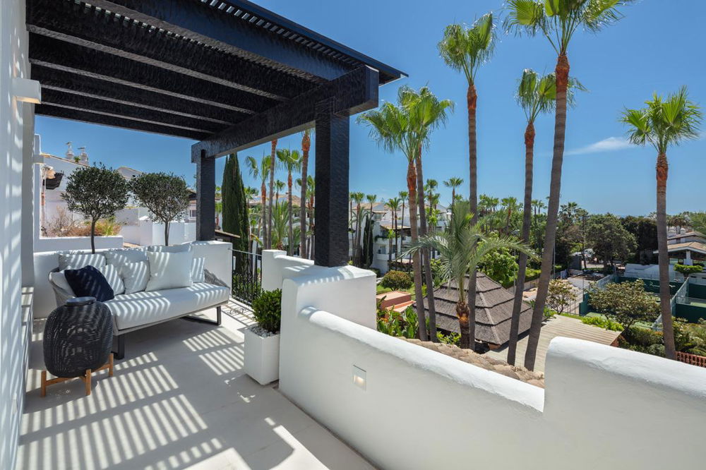 Invest in this Elegant Duplex Two Steps from the Beaches in Marbella 2194199661