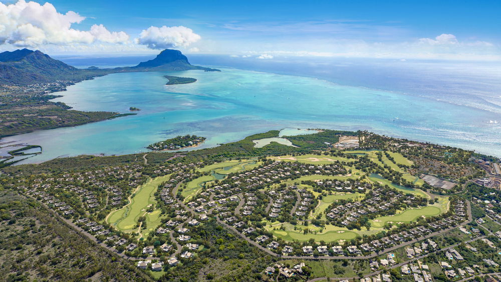 Invest in a contemporary villa with sea and mountain views of Le Morne, Rivière Noire 2228934050