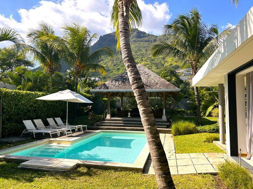 Villa with private pool and tropical garden for sale | Black River 2258537880
