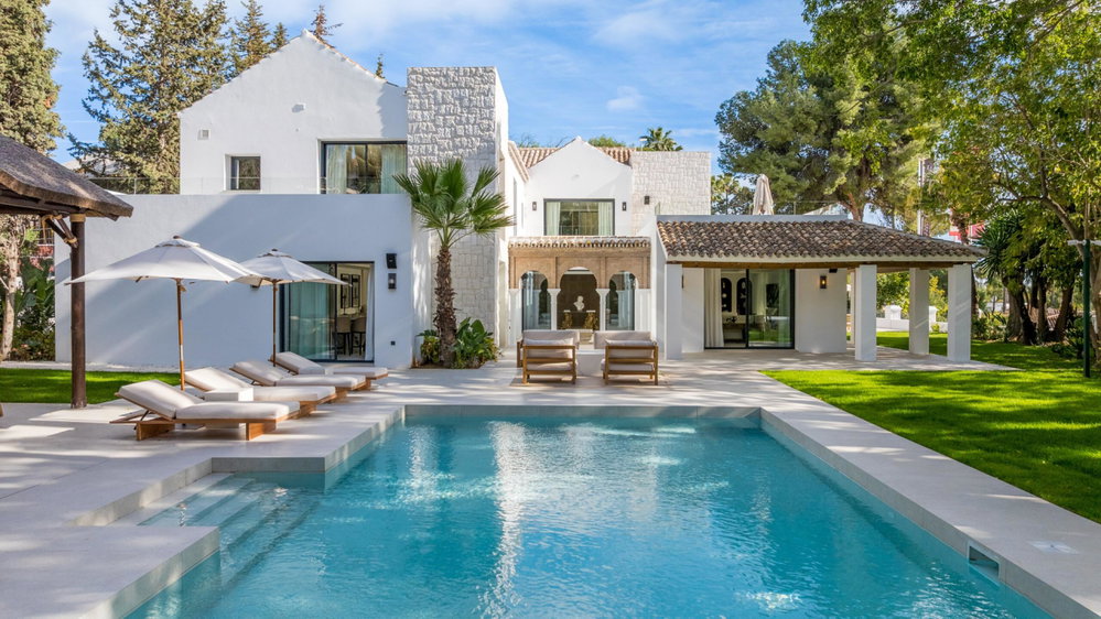 Beachside villa for sale in Nueva Andalucia, Marbella | Villa Las Palmeras 2277911532