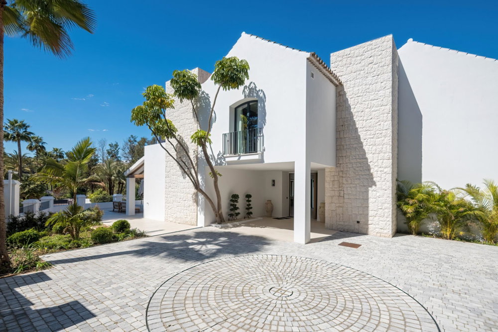 Beachside villa for sale in Nueva Andalucia, Marbella | Villa Las Palmeras 2277911532