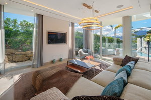 Sea-view villa for sale in Nueva Andalucia, Marbella | Villa Riva 229241905