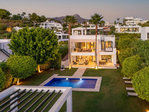 Sea-view villa for sale in Nueva Andalucia, Marbella | Los Olivos 2 2325468814