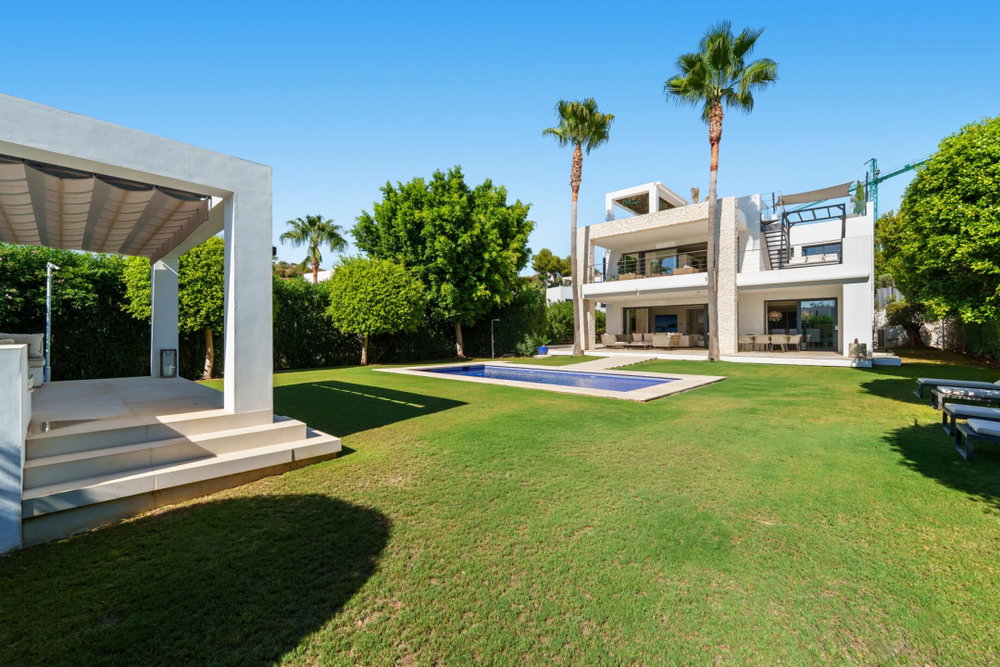Sea-view villa for sale in Nueva Andalucia, Marbella | Los Olivos 2 2325468814