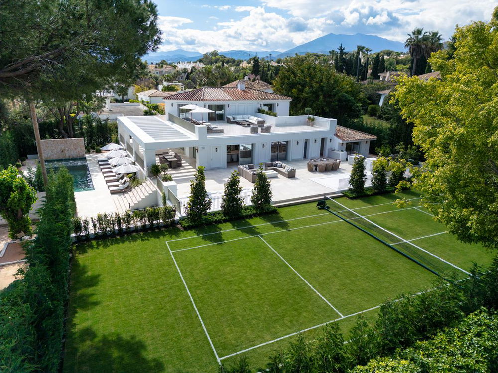 Contemporary villa for sale with mountain views and private tennis court | Rocío de Nagüeles Marbella 2349285061