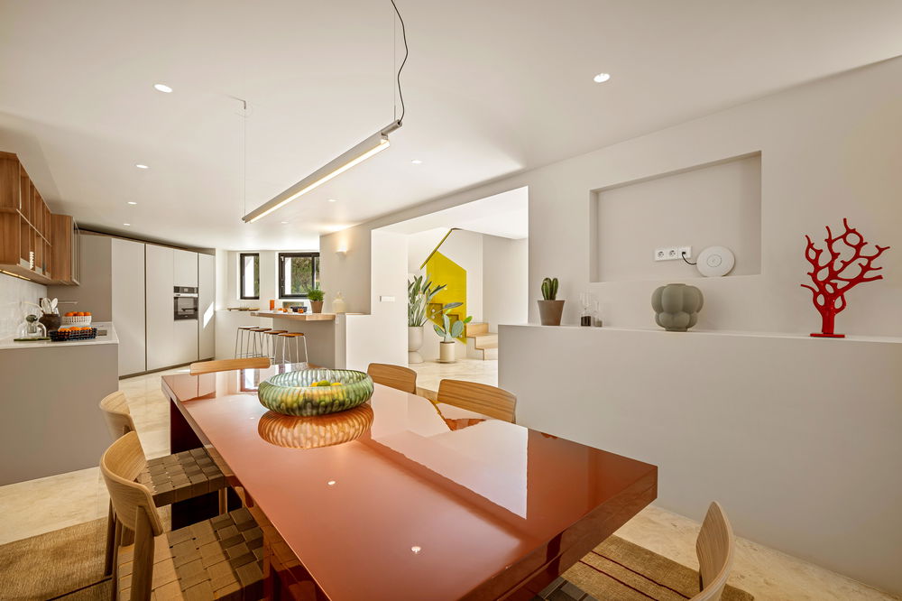 Contemporary villa with lush garden, private pool and breathtaking views of La Concha in Nueva Andalucía 2370519399