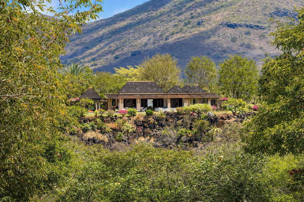 Luxury Villa with Mountain and Golf Views for Sale | Tamarina Golf Resort, Mauritius 241030819