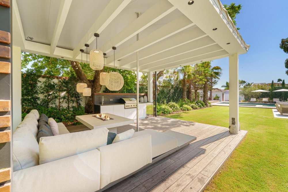 Beachside villa for sale in Marbella – Puerto Banus, Marbella | Villa Beach Life 2414231241