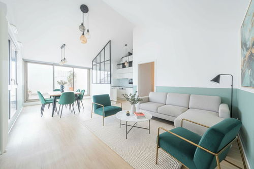 Exceptional 4-Bedroom Duplex with South-Facing Terrace – Top Floor in Bassin à Flot, Bordeaux 2464099658