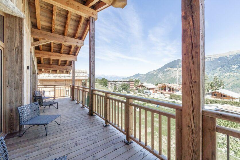 Investment opportunity in Courchevel Le Praz – New Chalet with Spa and Panoramic View 2578582077