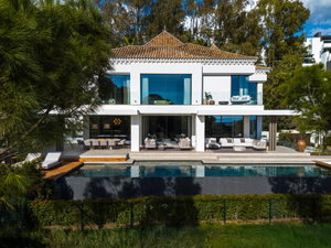 Frontline golf villa for sale in La Quinta, Benahavis | The Ridge 264661988