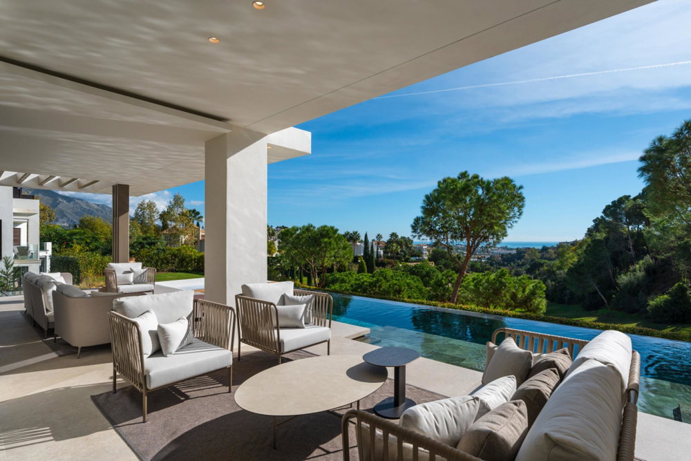 Frontline golf villa for sale in La Quinta, Benahavis | The Ridge 264661988