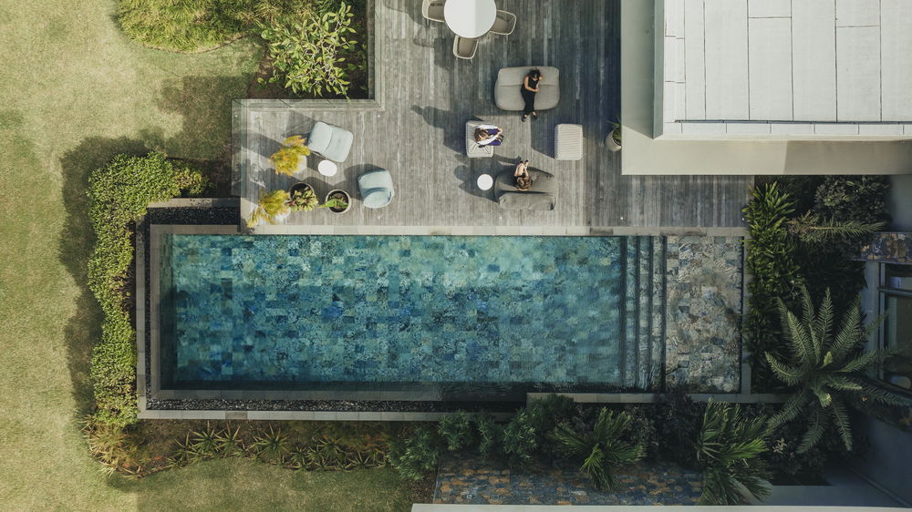 Treat yourself to a villa with sea views in Anahita 2654657208