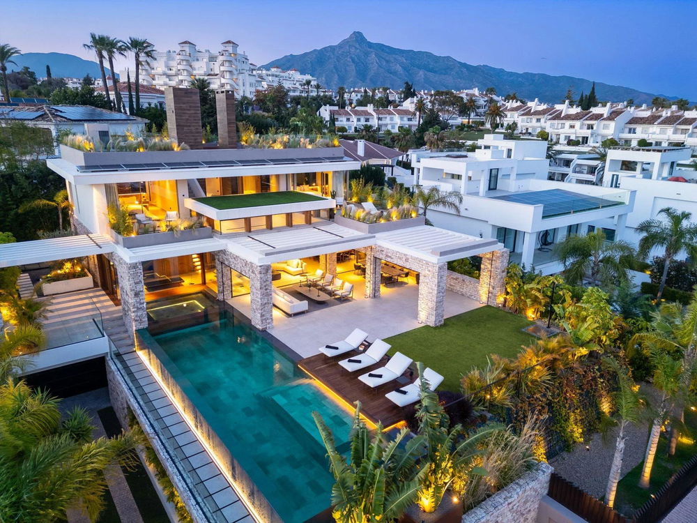 Turnkey luxury villa for sale with panoramic views in Nueva Andalucía, Marbella 2667206235