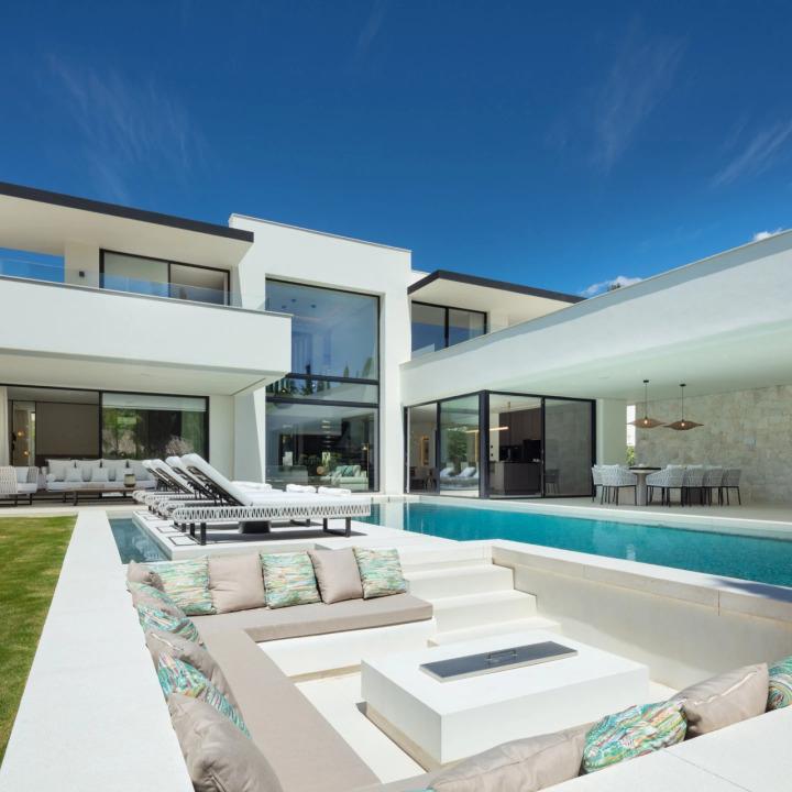 Villa Sirius: Contemporary Luxury with Pool and Relaxation Area in Las Brisas, Marbella 2759156411