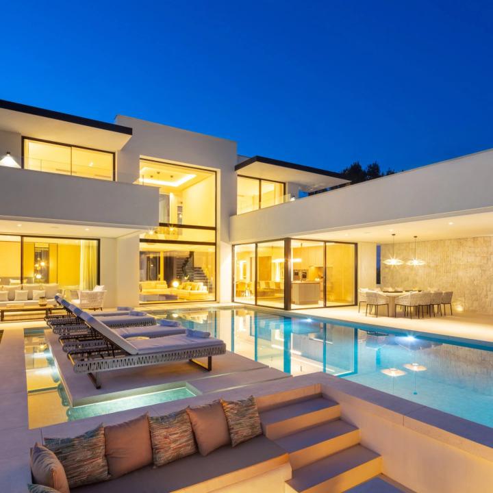 Villa Sirius: Contemporary Luxury with Pool and Relaxation Area in Las Brisas, Marbella 2759156411
