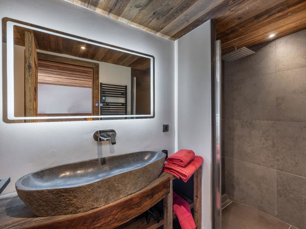 Luxury 4-Bedroom Chalet with Spa, Jacuzzi & Mountain Views – Near Méribel Slopes 2763354933