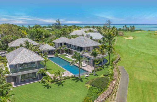 Luxury villa for sale on the East Coast of Mauritius: 4 bedrooms, golf views and tropical landscapes 2821475260