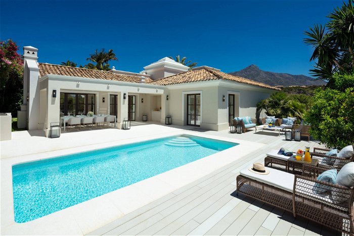 Invest in a luxury villa with pool in the heart of Marbella 2840828385