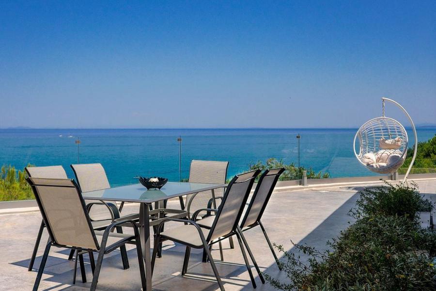 For sale: a luxury seaside villa with panoramic views and top-of-the-range facilities 2900903245