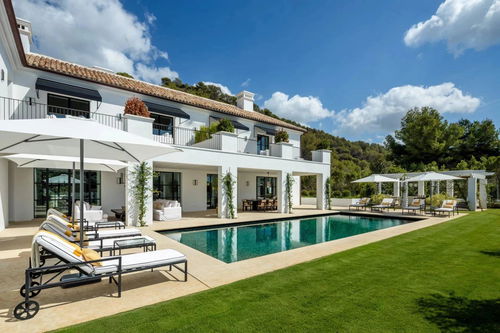 Luxury villa with spectacular garden and unique design for sale in Cascada de Camoján, Marbella 2919490699