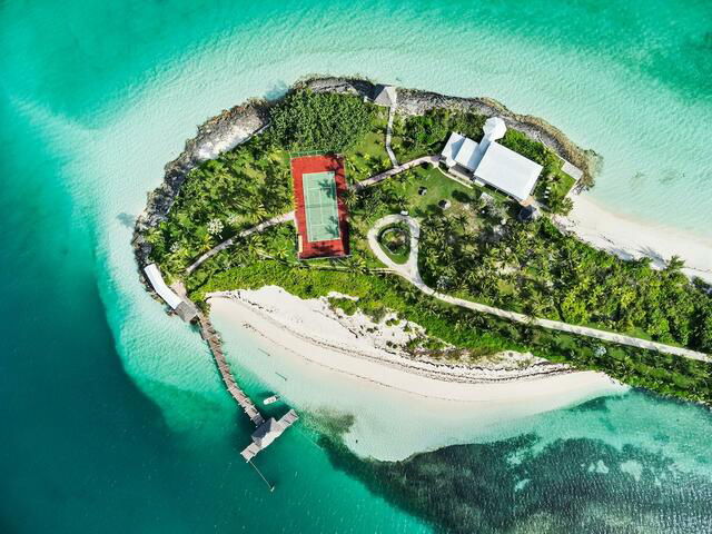 For sale: a luxury villa in the Bahamas with white sandy beaches and breathtaking views. 2950470131