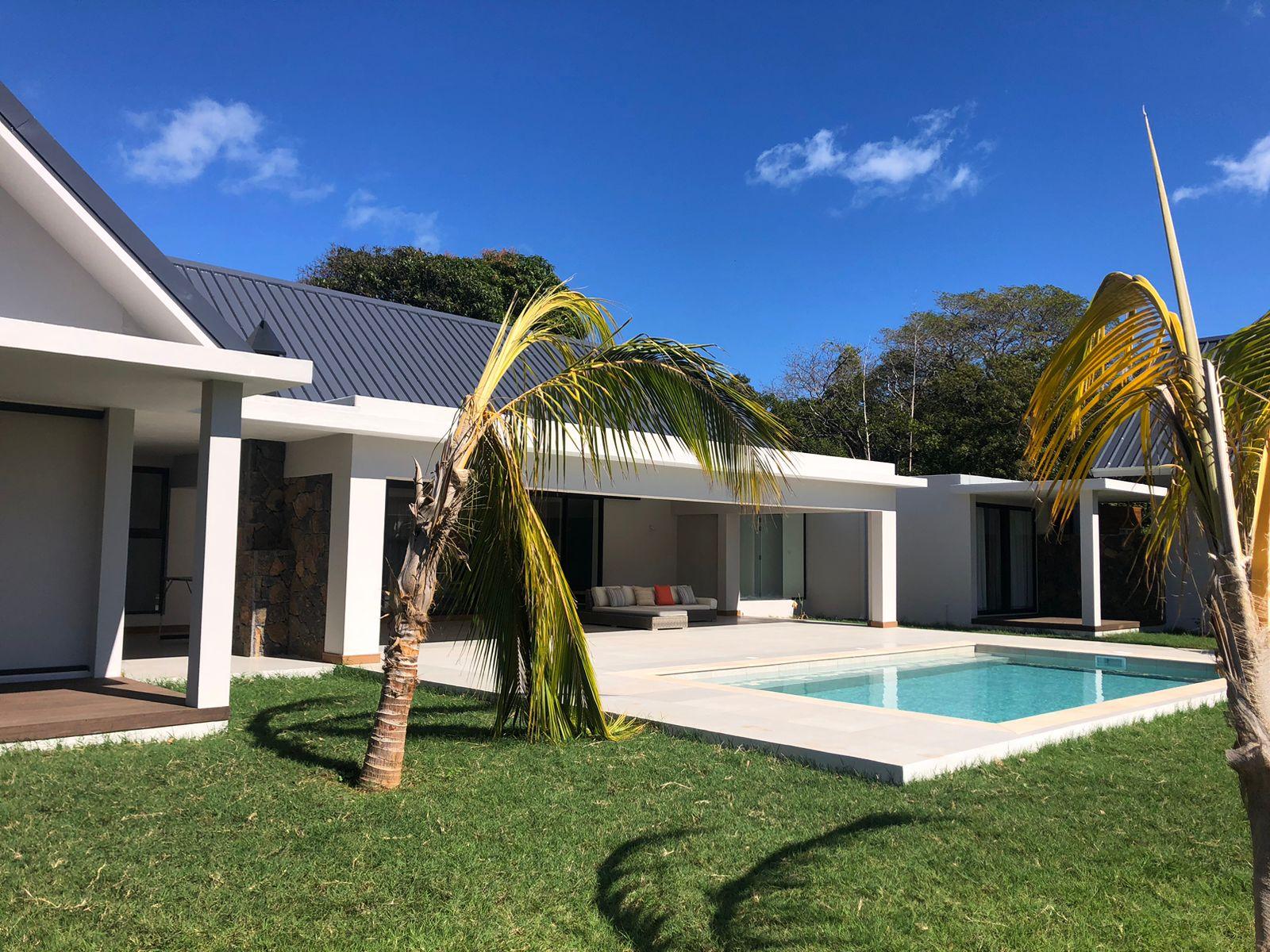 3 bedroom villa with swimming pool in Rivière Noire 2971282290