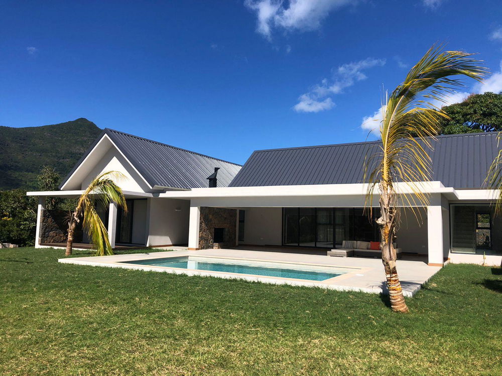 3 bedroom villa with swimming pool in Rivière Noire 2971282290