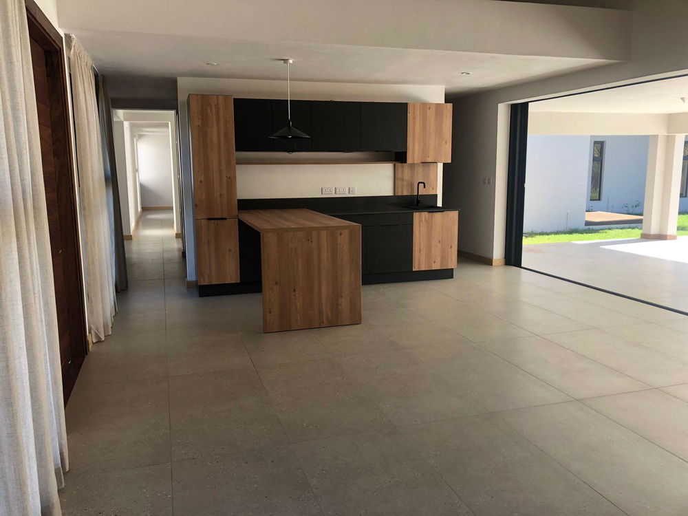 3 bedroom villa with swimming pool in Rivière Noire 2971282290