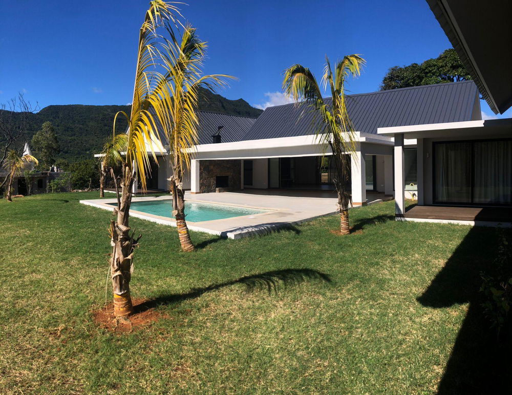 3 bedroom villa with swimming pool in Rivière Noire 2971282290