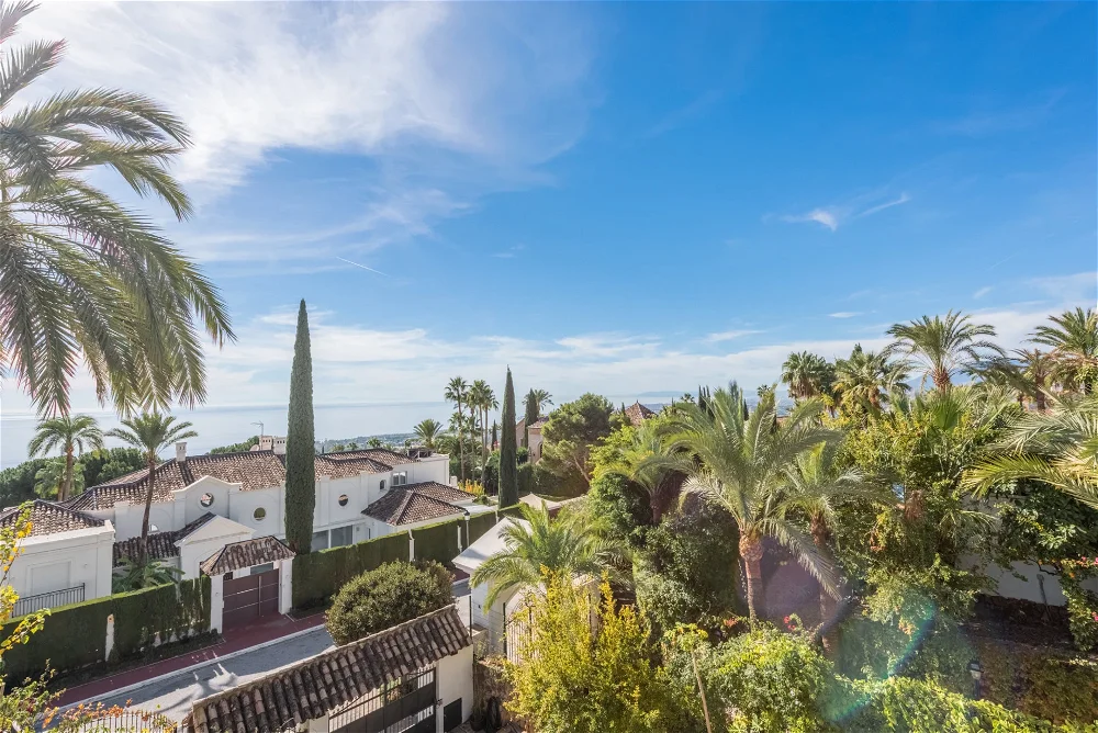 Charming villa with sea views for sale in Marbella 2980650242