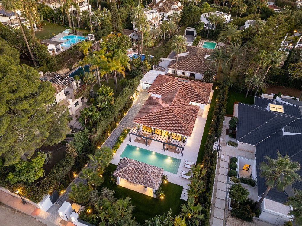 Luxury villa for sale in Nueva Andalucia near Las Brisas Golf Club 3011485797