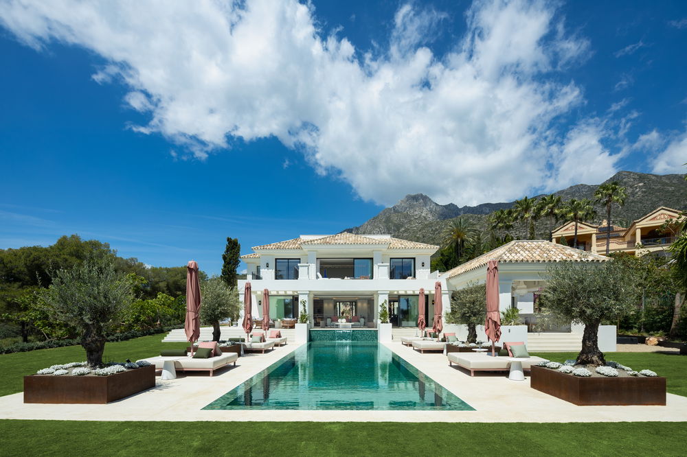 Sumptuous villa with panoramic sea view for sale in Marbella 305308218