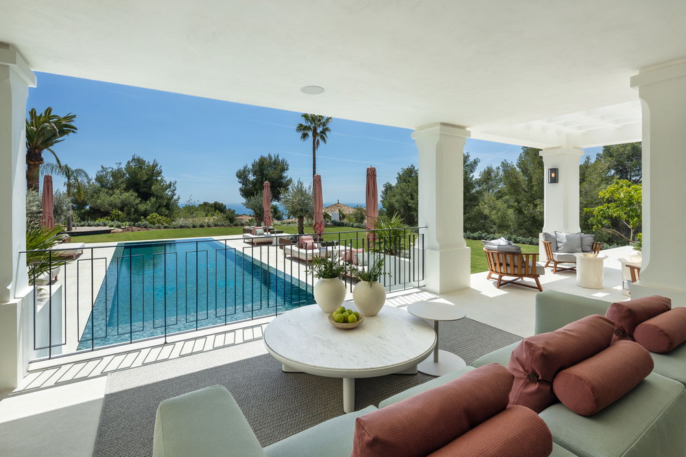 Sumptuous villa with panoramic sea view for sale in Marbella 305308218