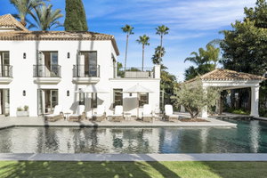 Beachside villa for sale in Nueva Andalucia, Marbella | La Hacienda 3055690487