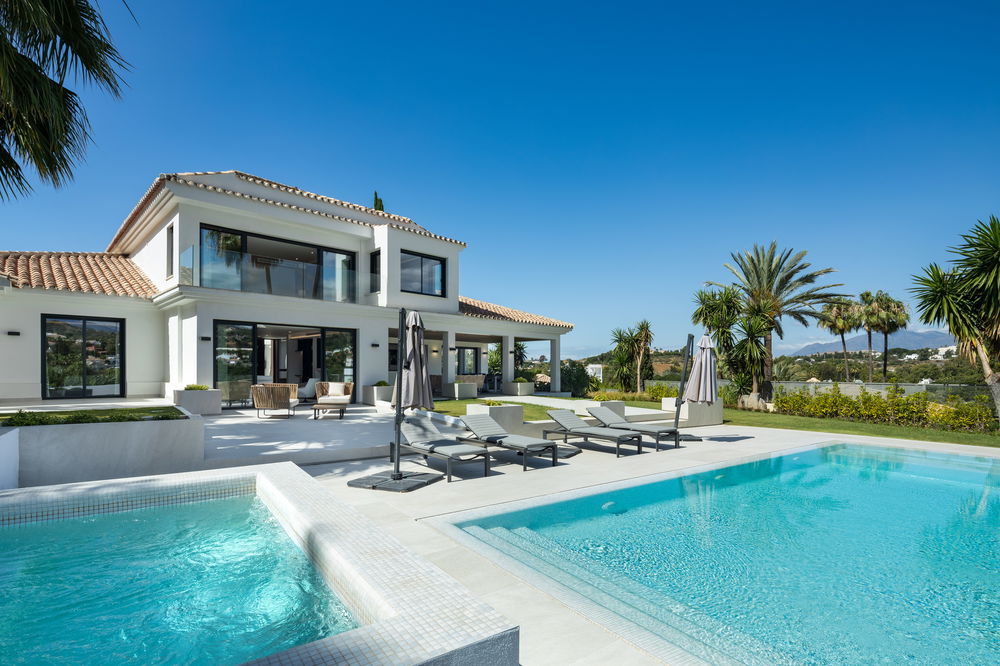 Invest in a Frontline Golf de Rêve villa in Nueva Andalucía 3072731945