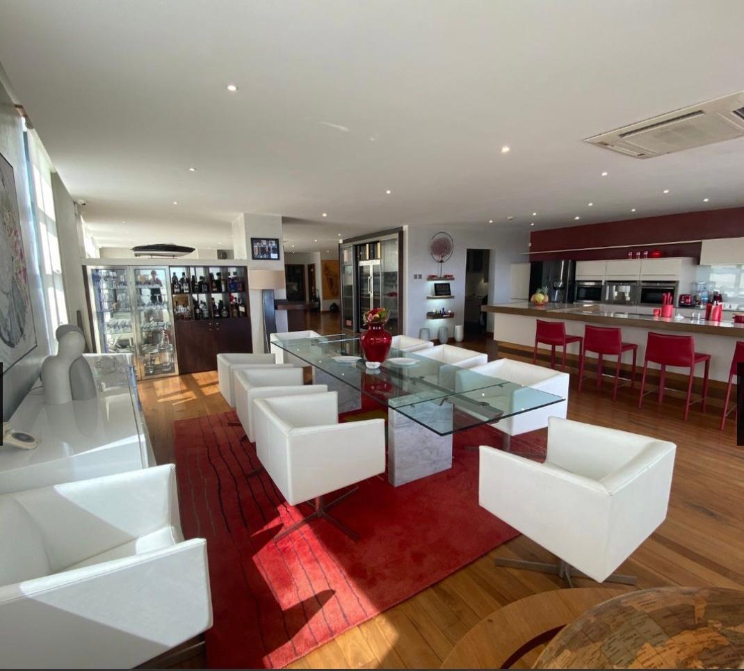 Luxurious Penthouse with Panoramic Views 3085406141