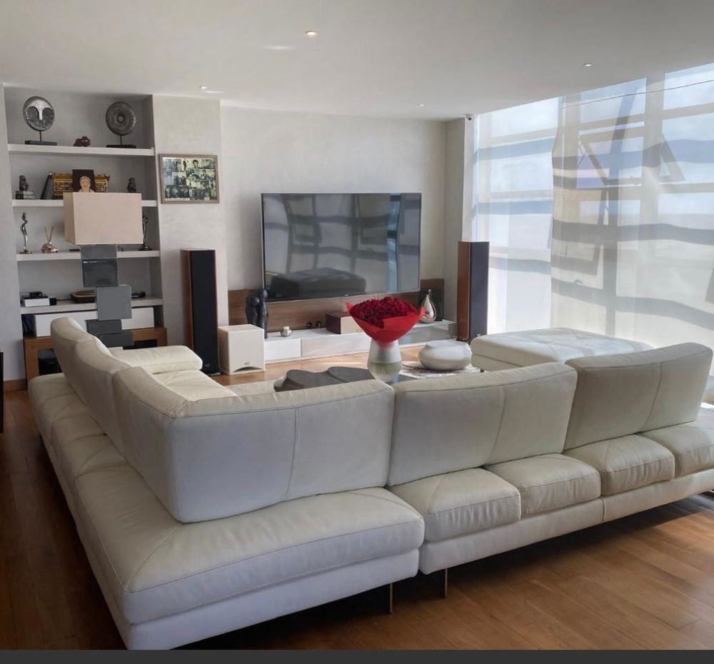 Luxurious Penthouse with Panoramic Views 3085406141