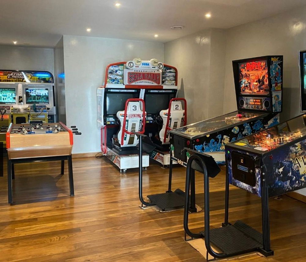 Luxurious Penthouse with Panoramic Views 3085406141