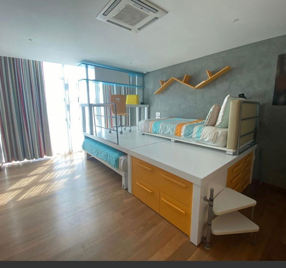 Luxurious Penthouse with Panoramic Views 3085406141