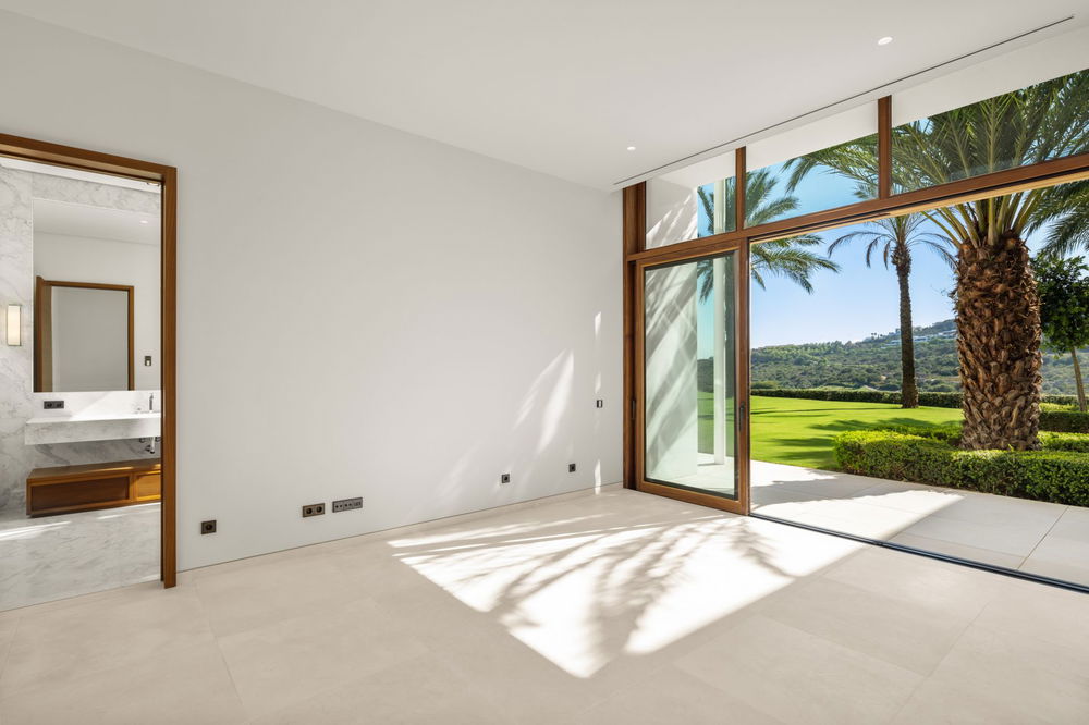 For sale: prestigious 6-bedroom villa with sea and golf views 3088090798