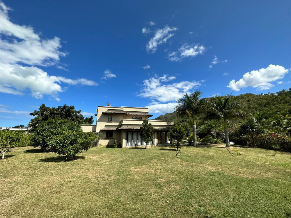 Matala Villa: villa with mountain view, tropical garden and private pool – Black River 3191714065