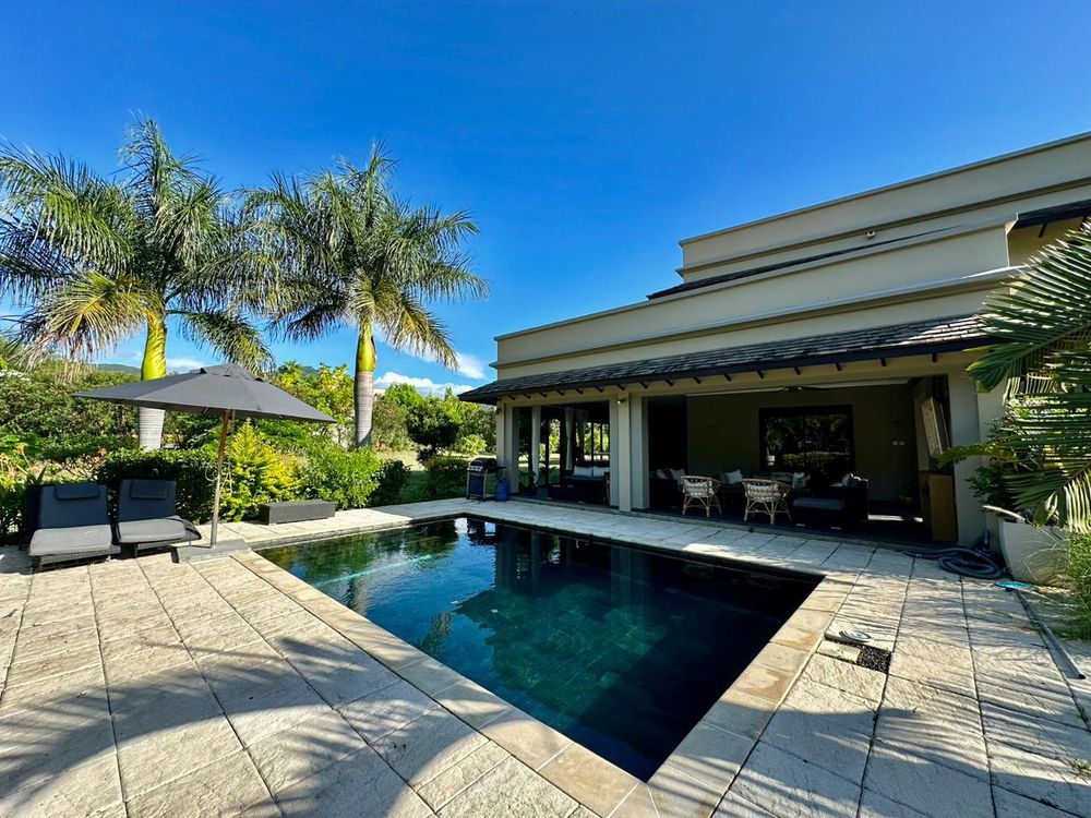 Matala Villa: villa with mountain view, tropical garden and private pool – Black River 3191714065