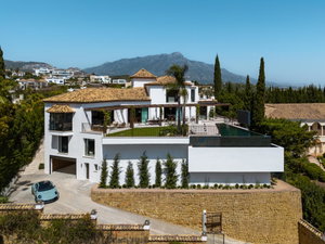 Sea-view villa for sale in El Herrojo, Benahavis | Villa Kumo 3202980702